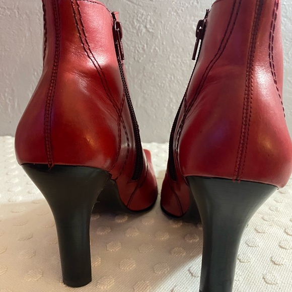 DIBA Vintage Red Bootie - Picture 3 of 16